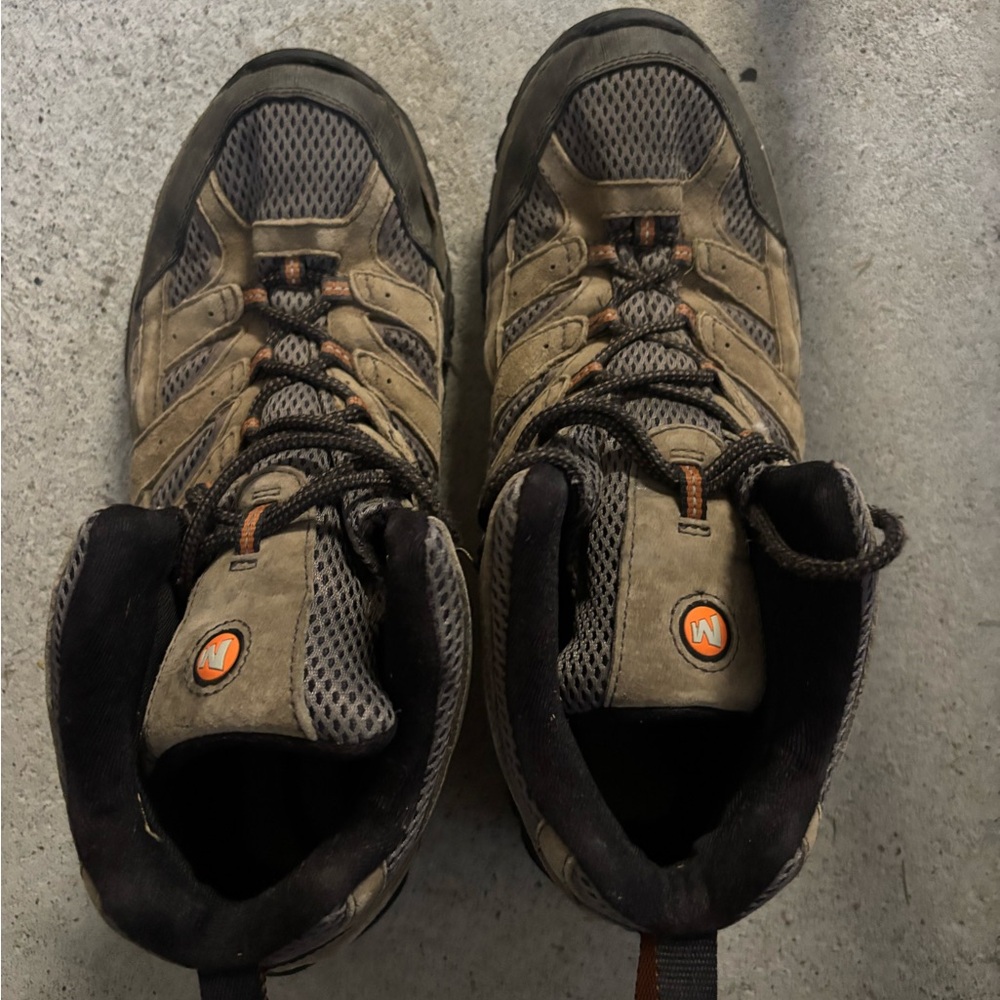 Men's Athletic Shoes - Tan and Black